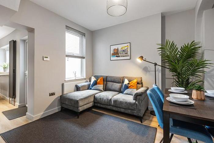 Rm 5, 166 Woodstock Road