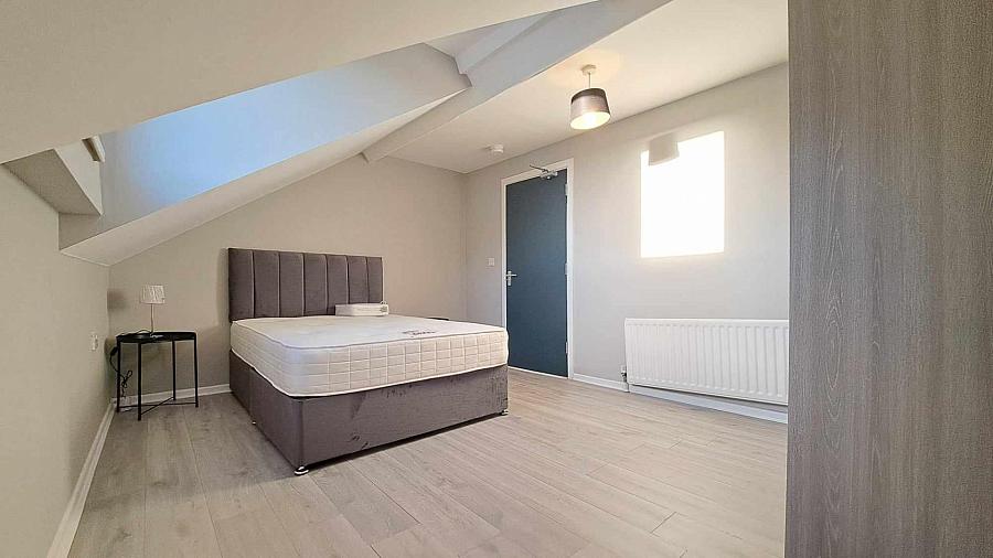 4 Lothair Avenue