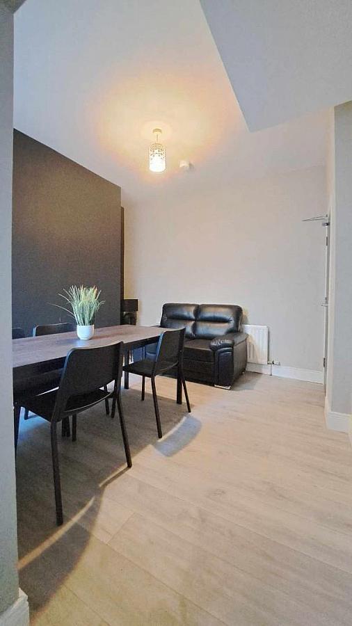 Rms 2, 4 Lothair Avenue