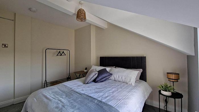 RM 3, 33 Clifton Drive