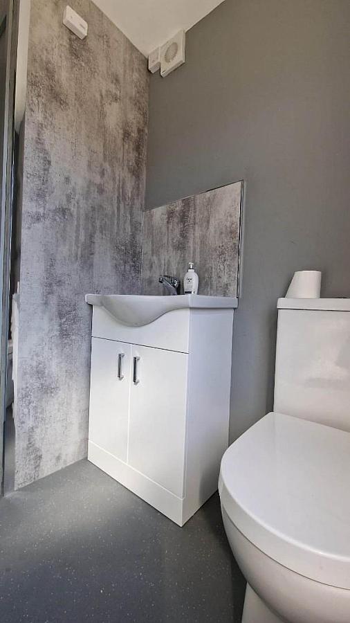 Rm 1, 33 Clifton Drive