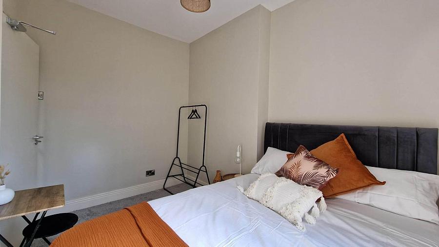Rm 1, 33 Clifton Drive