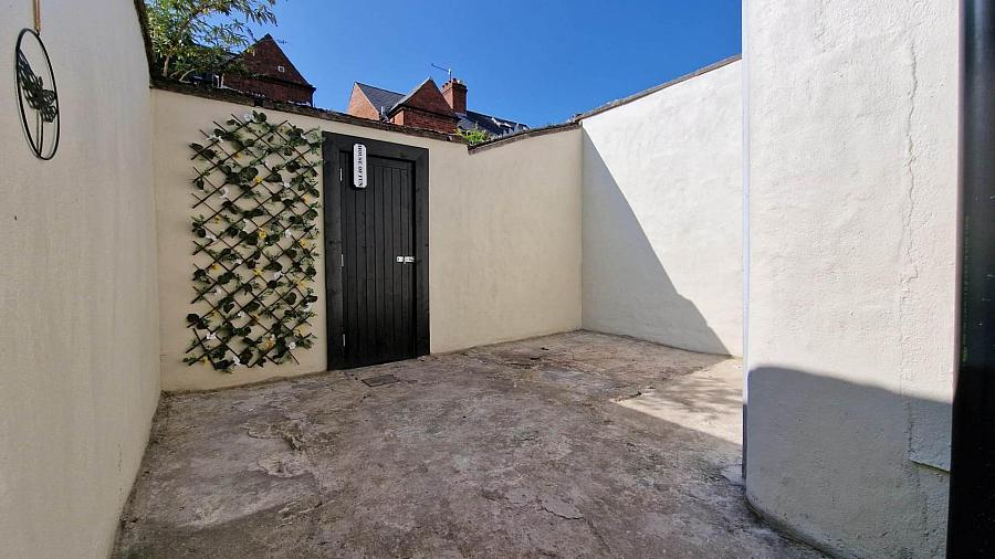 Rm 1, 33 Clifton Drive