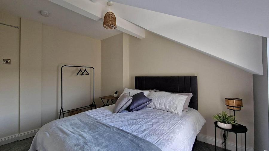 Rm 1, 33 Clifton Drive