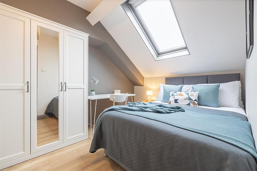 Rooms 4 & 5 57 Ballygomartin Road Rooms 4 & 5 57 Ballygomartin Road