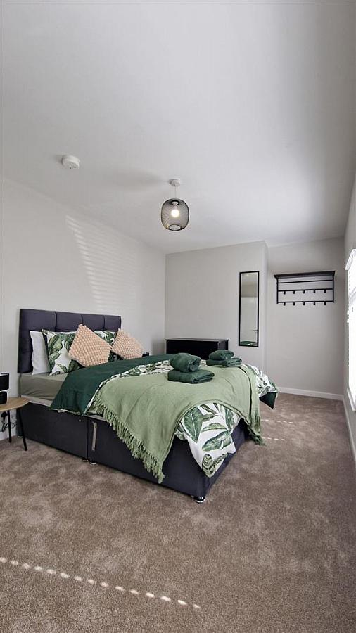 Rooms 1, 2 8 Pims Avenue Rooms 1, 2 8 Pims Avenue