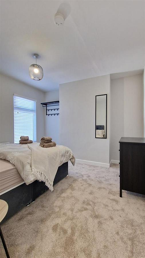 Rooms 1, 2 8 Pims Avenue Rooms 1, 2 8 Pims Avenue