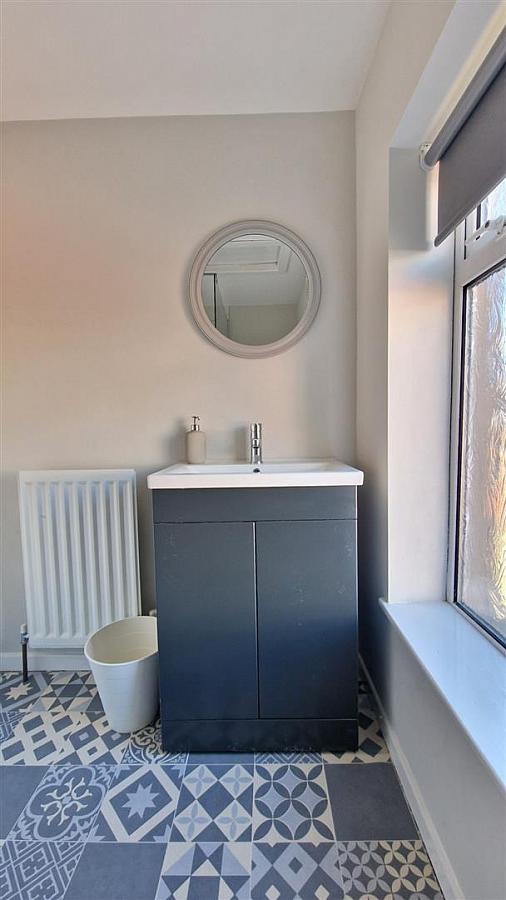 Rooms 1, 2 8 Pims Avenue Rooms 1, 2 8 Pims Avenue