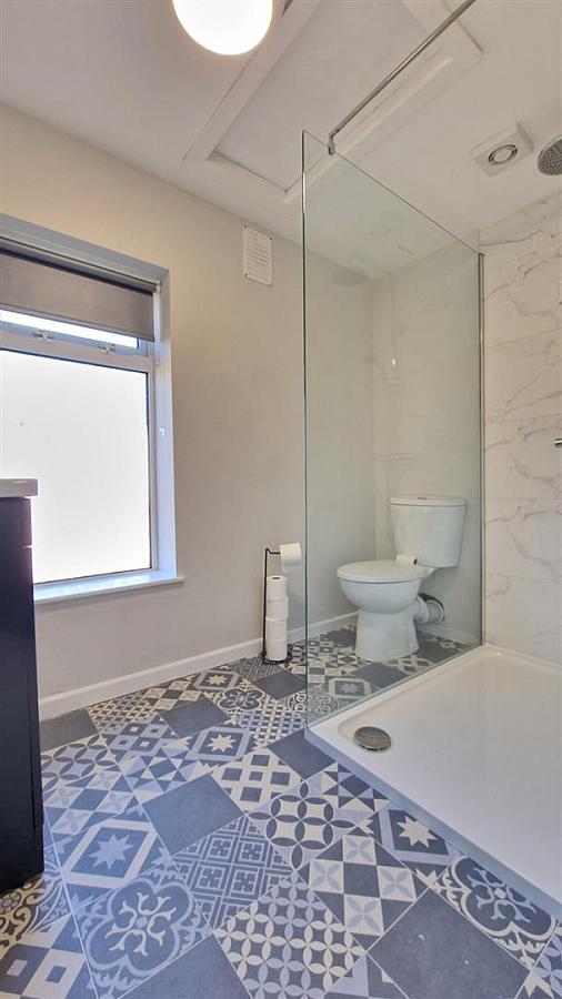 Rooms 1, 2 8 Pims Avenue Rooms 1, 2 8 Pims Avenue