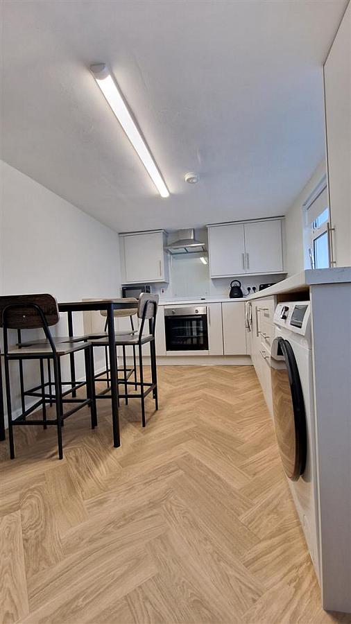 Rooms 1, 2 8 Pims Avenue Rooms 1, 2 8 Pims Avenue