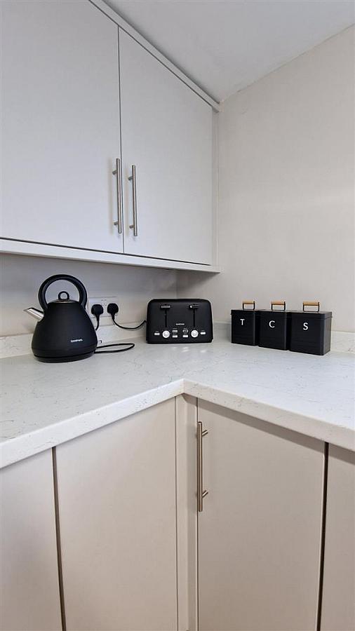 Rooms 1, 2 8 Pims Avenue