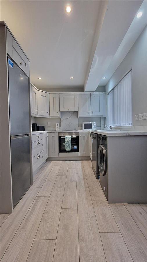 Room 4, 4 Lothair Avenue Room 4, 4 Lothair Avenue