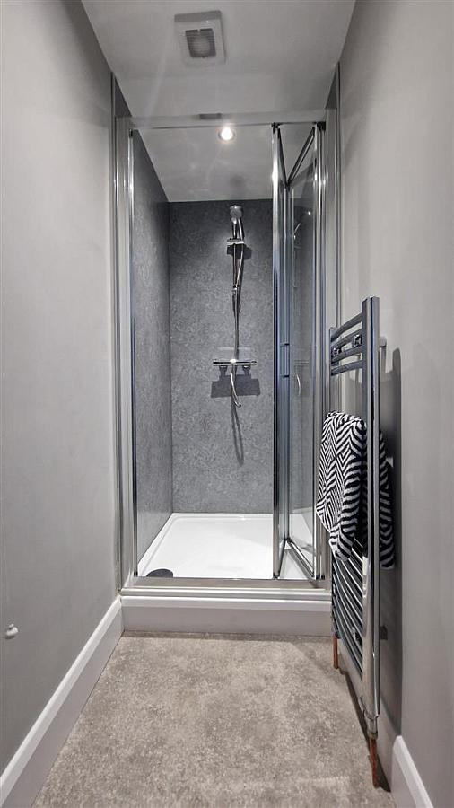 Room 4, 4 Lothair Avenue Room 4, 4 Lothair Avenue