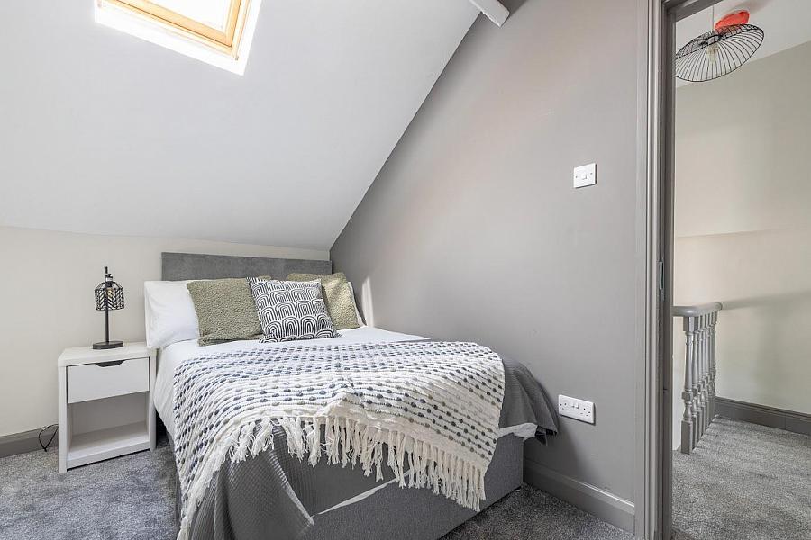 Rm 5, 65 Ballygomartin Road