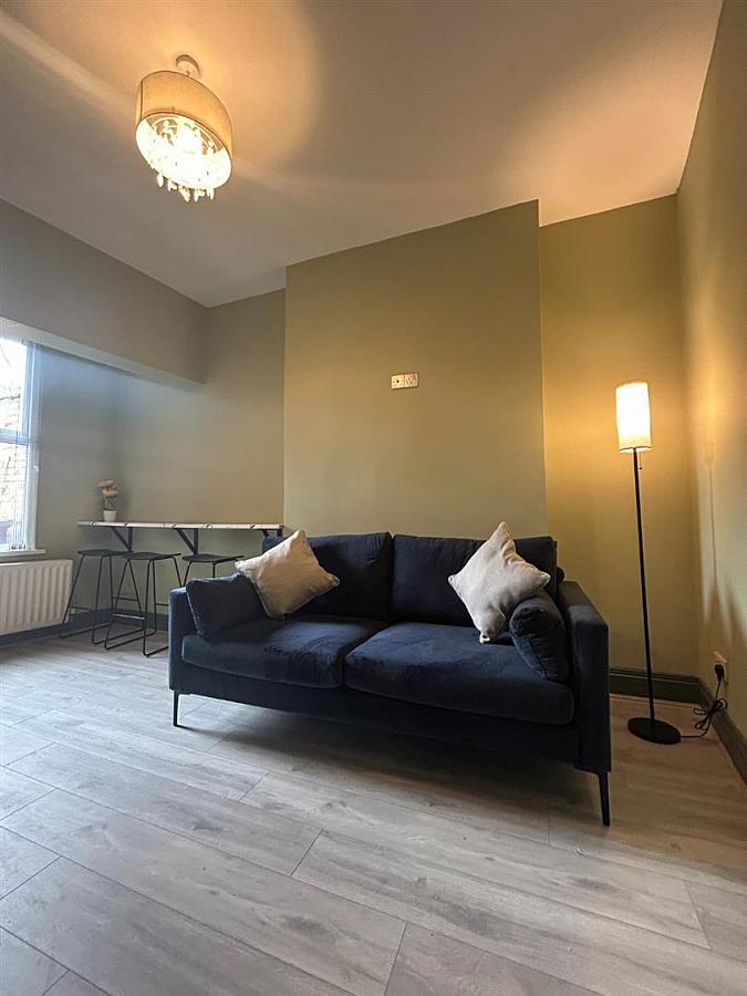 Rooms 1, 3 Ballygomartin Road Rooms 1, 3 Ballygomartin Road