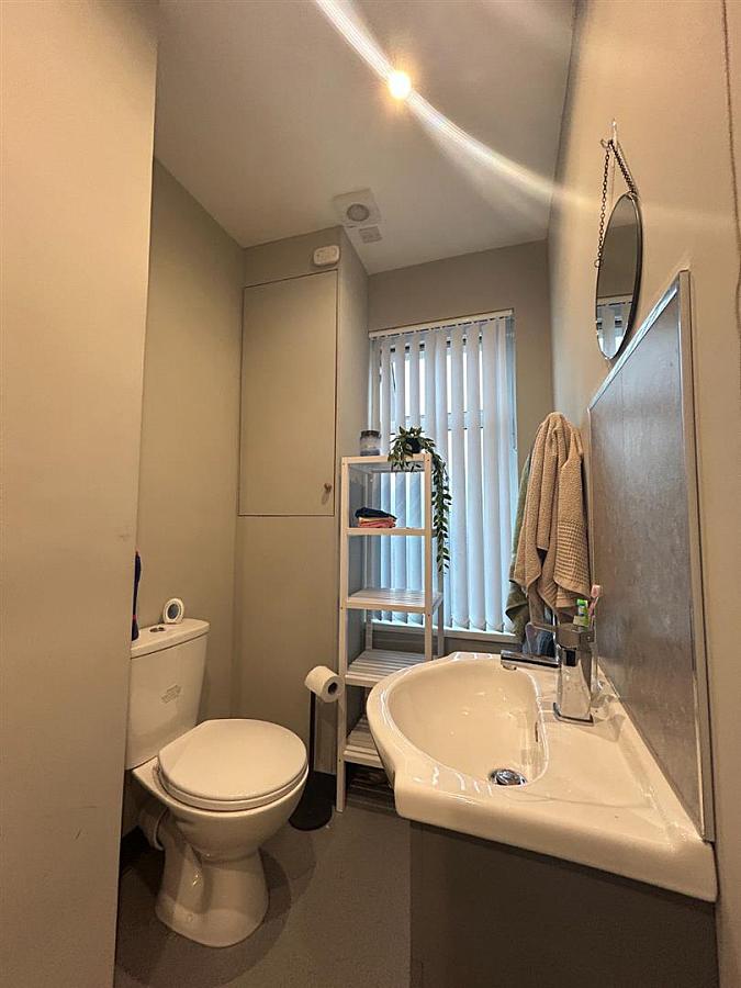Rooms 1, 3 Woodvale Avenue Rooms 1, 3 Woodvale Avenue
