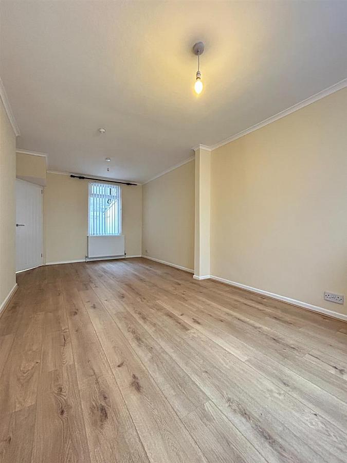 95 Dunraven Avenue 95 Dunraven Avenue