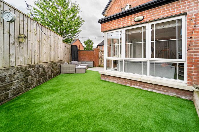 2 Meadow Green