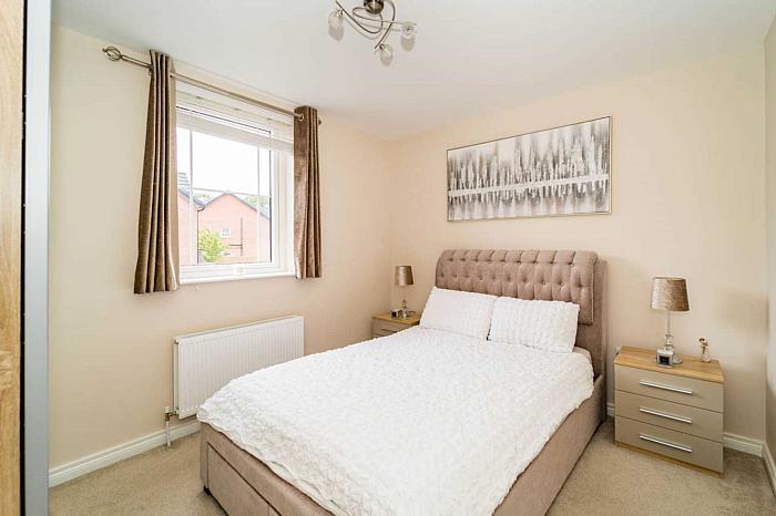 2 Meadow Green