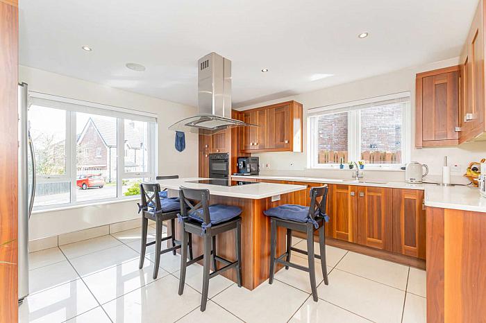 1 Wellington Park Close