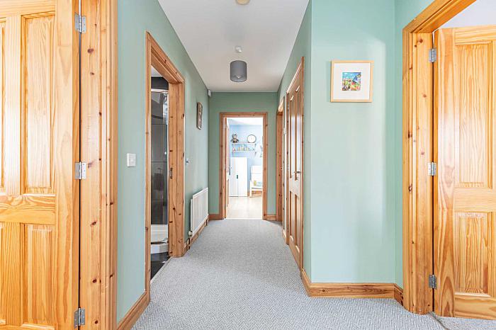 1 Wellington Park Close