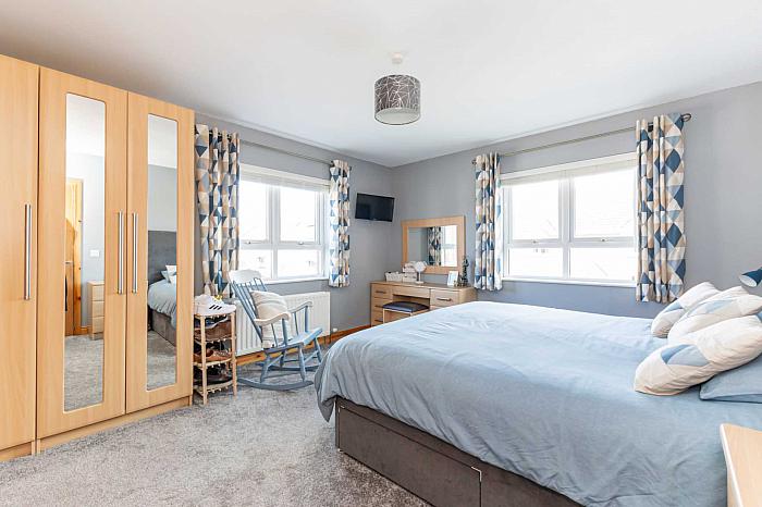 1 Wellington Park Close