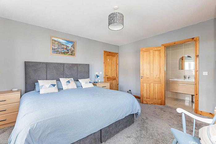 1 Wellington Park Close