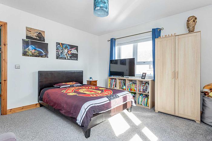 1 Wellington Park Close