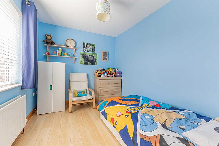 1 Wellington Park Close