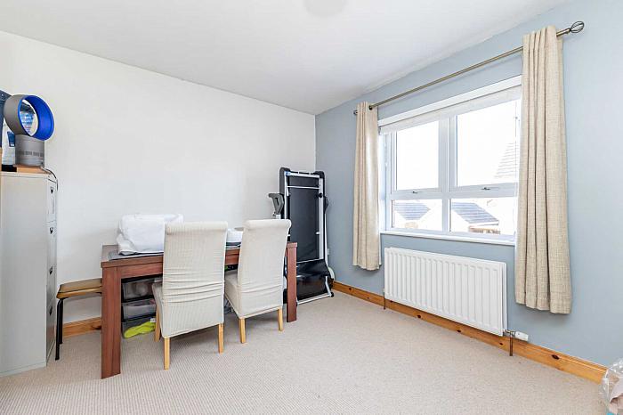1 Wellington Park Close
