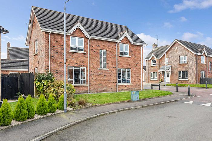 1 Wellington Park Close