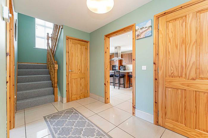 1 Wellington Park Close