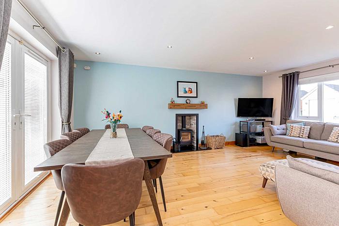 1 Wellington Park Close