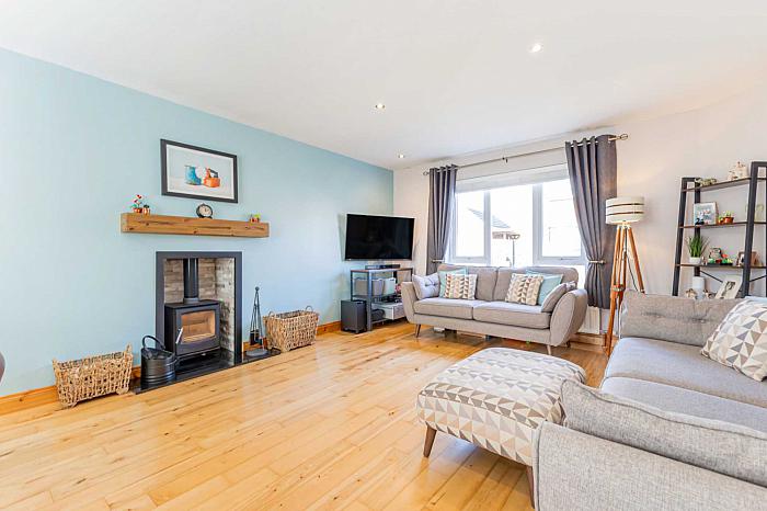 1 Wellington Park Close