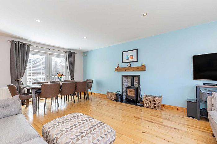 1 Wellington Park Close