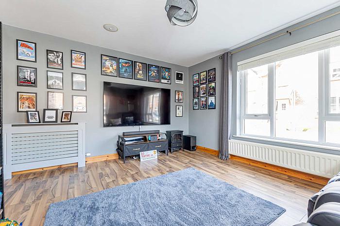 1 Wellington Park Close