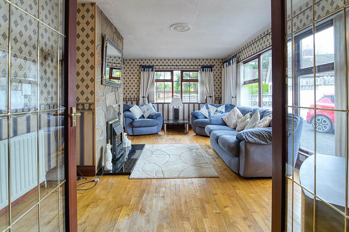 6 Knockmore Park