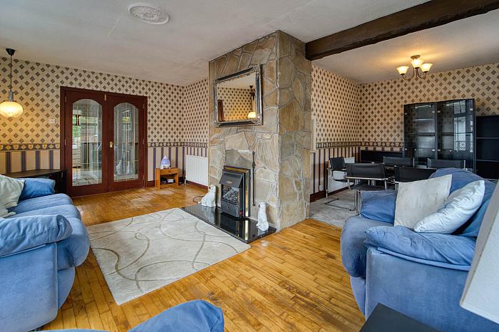 6 Knockmore Park