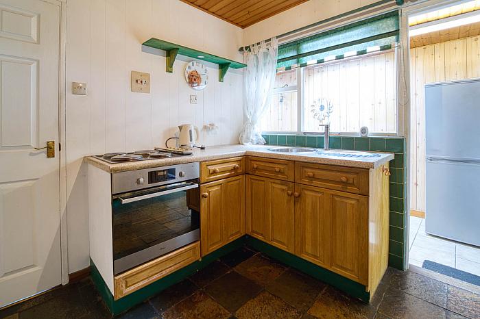 6 Knockmore Park