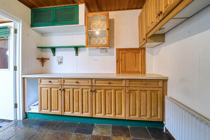 6 Knockmore Park