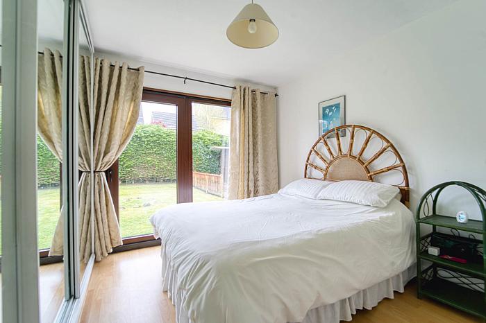 6 Knockmore Park