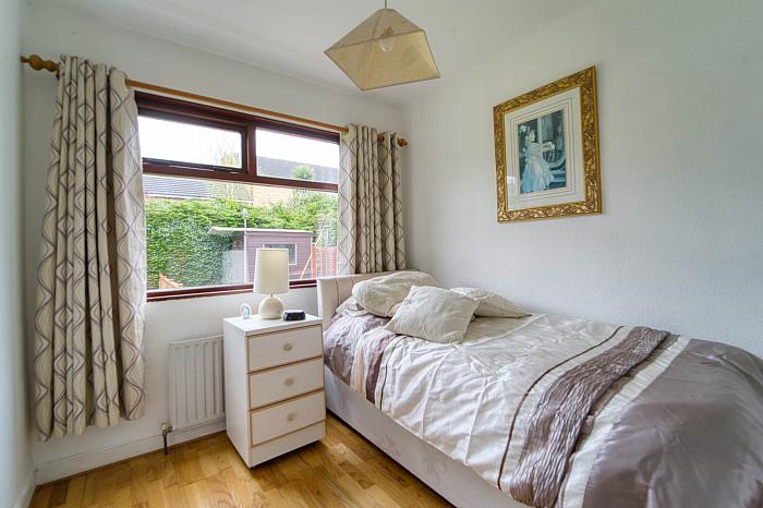 6 Knockmore Park
