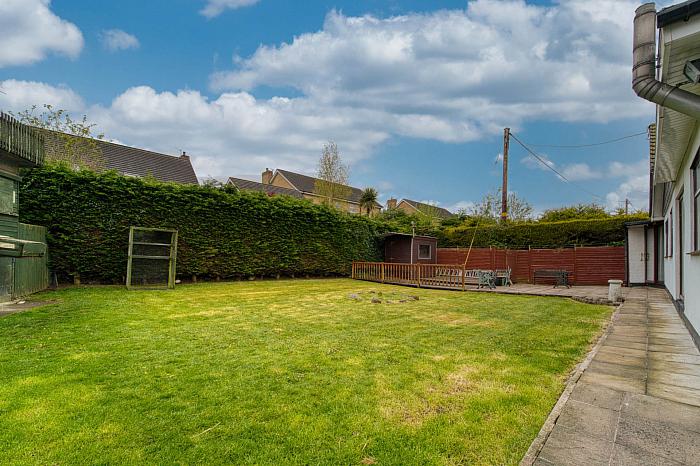 6 Knockmore Park