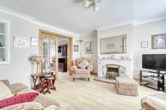 9 Woodview Crescent 9 Woodview Crescent