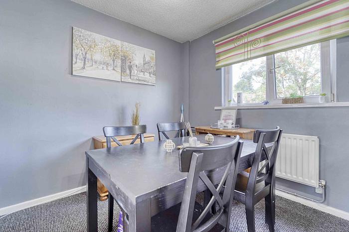 24 Knockmore Square 24 Knockmore Square