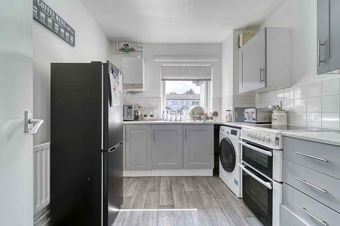 24 Knockmore Square 24 Knockmore Square