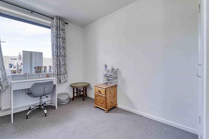 24 Knockmore Square