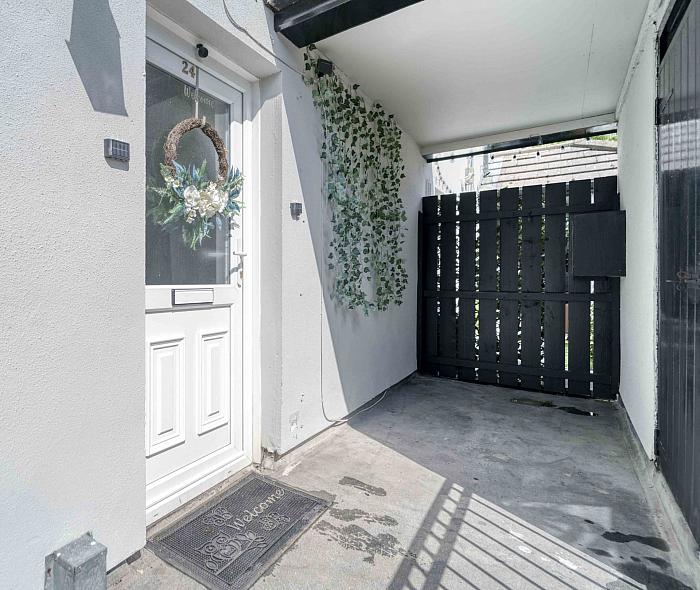 24 Knockmore Square
