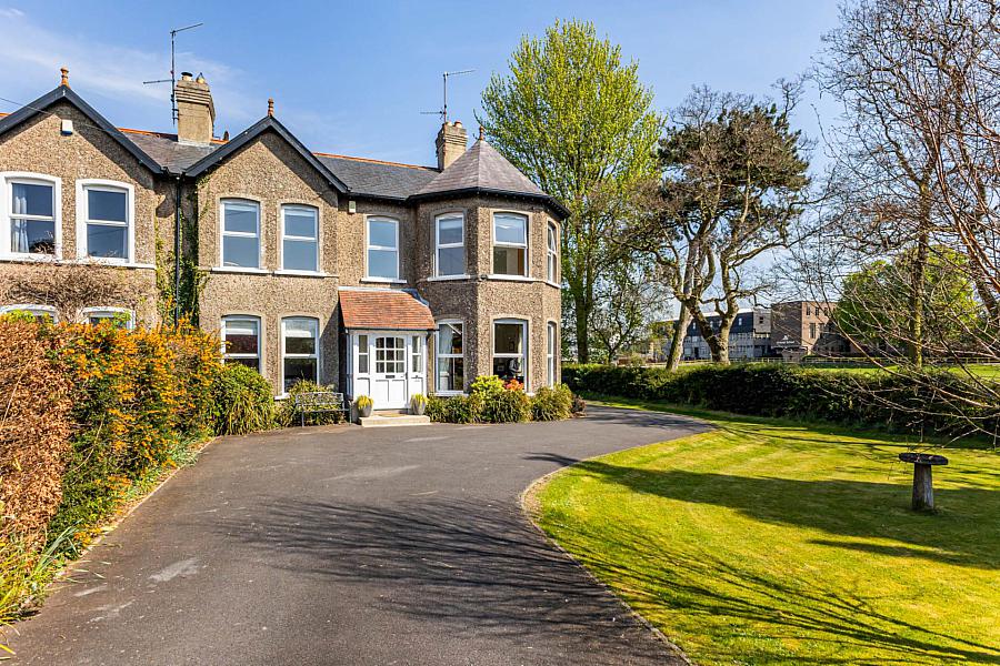 14 Magheralave Road