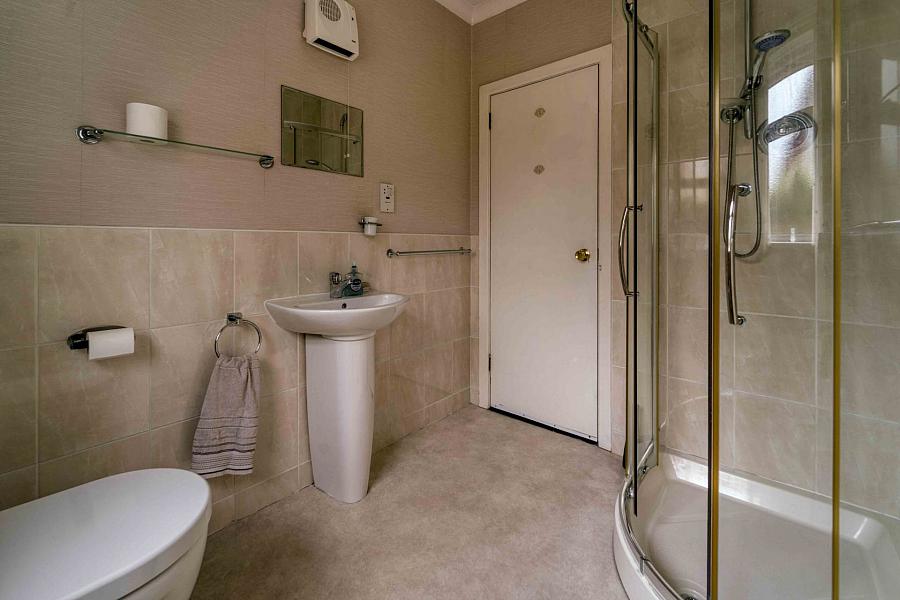 16 Thornleigh Close
